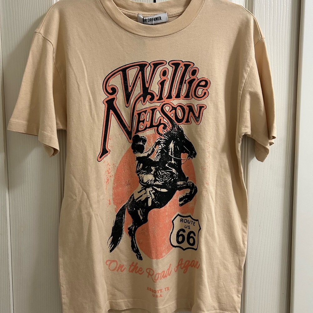 Daydreamer Willie Nelson Graphic T-Shirt - Picture 2 of 3